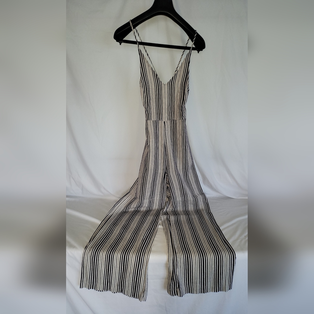 Very cute jumpsuit,  so classy and stylish.  Size S. Very elegant.